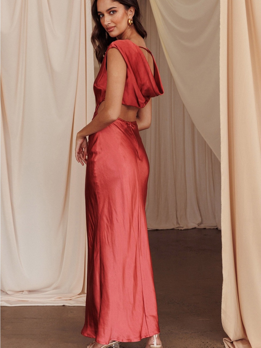 Selfie Leslie Satin Open Back Maxi Dress in Autumn Red NWT - Picture 2 of 8